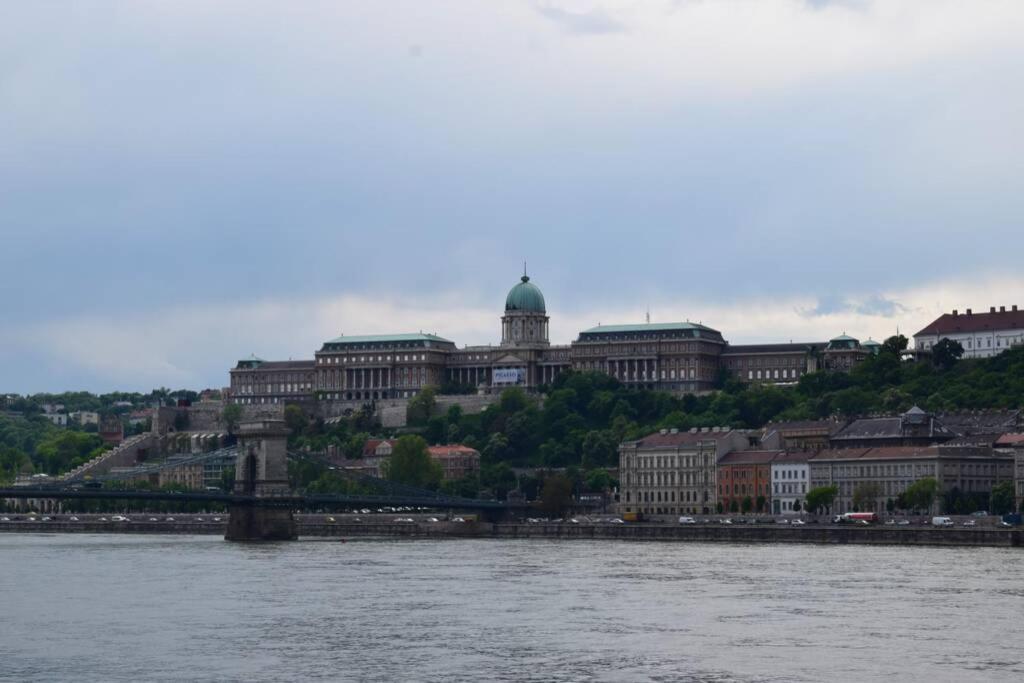 Cosy Apartment Just Next To Parliament Budapest Esterno foto