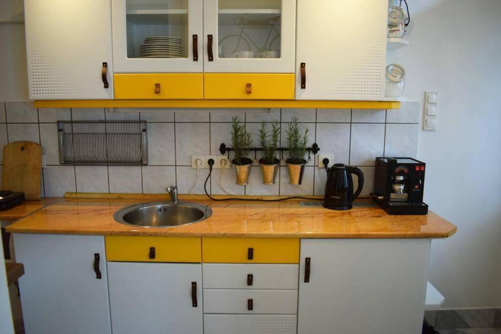 Cosy Apartment Just Next To Parliament Budapest Esterno foto